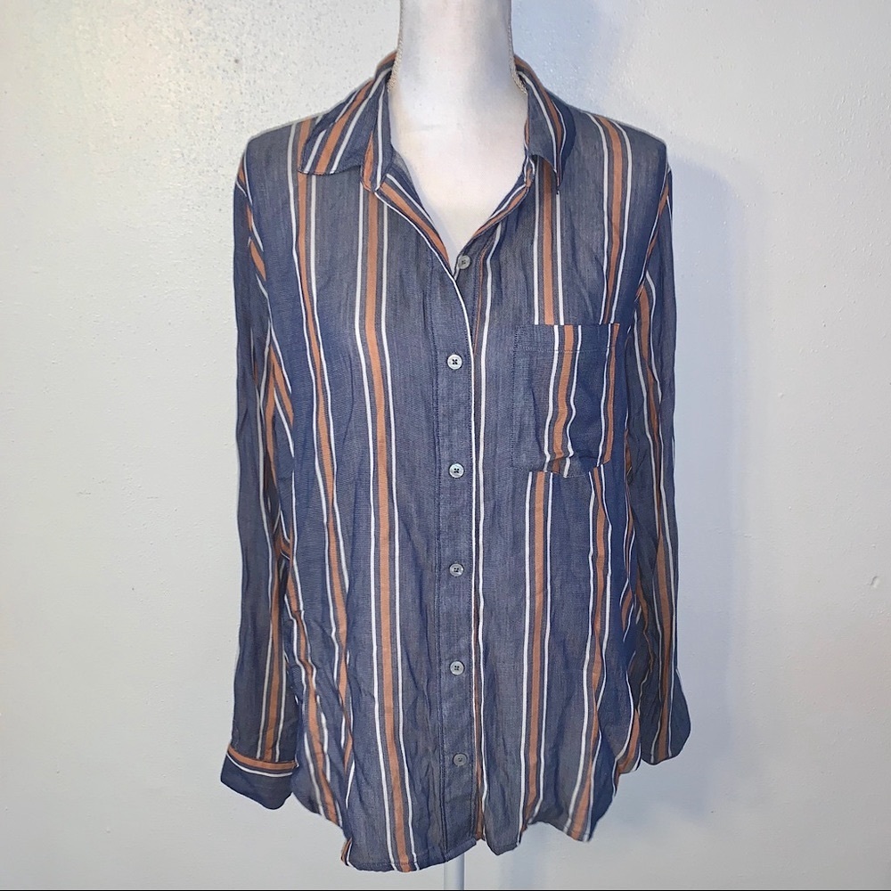 Universal Threads / Long Sleeve Button-Up Top